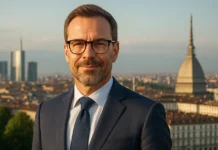 Почему Италия стала налоговым раем для богатых: взгляд из Турина Элегантный мужчина в костюме на панорамной точке, на фоне Милан и Моле Антонеллиана, закат. Flat-tax и переезд в Италию