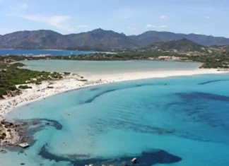 Самые красивые пляжи всего в часе от Турина: почему все забыли про Сардинию? Пляж с белым песком и лазурной водой на юге Сардинии