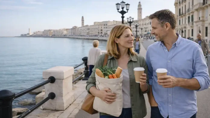 Город Бари в Италии - недорогая жизнь у моря Утренний Бари у моря, спокойная городская сцена, без туристического пафоса, визуально про повседневную жизнь и доступность