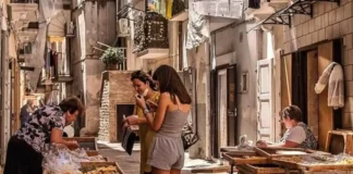 Топ‑10 городов мира с дешёвой и качественной жизнью: Италия на первом месте Панорама Бари: исторический центр, море и недорогие квартиры для жизни.