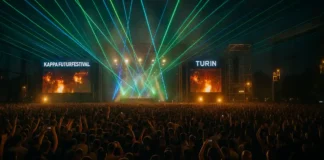 Июль в Турине 2025: лето, музыка и культурные хиты Толпа зрителей на Kappa FuturFestival 2025 в Парко Дора, Турин Фестиваль электронной музыки в Турине в июле 2025 года: сцена, толпа и лазеры над Парко Дор