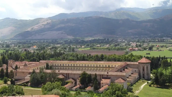 chertoza-padula-kampaniya-unesco Чертоза Падула в Кампании самый большой монастырь Италии (UNESCO)