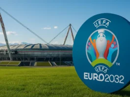 Allianz Stadium в Турине единственный готовый к Euro 2032 стадион в Италии вид на Allianz Stadium в солнечный день с логотипом UEFA Euro 2032 на переднем плане