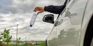 Штрафы до 18.000 евро и даже арест: в Италии начали карать за выброс мусора из машин Штрафы за выброс мусора из автомобиля в Италии Итальянская дорога, камера наблюдения фиксирует выброс мусора из машины новый закон 2025