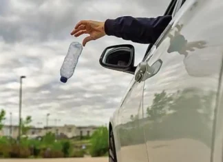 Штрафы до 18.000 евро и даже арест: в Италии начали карать за выброс мусора из машин Штрафы за выброс мусора из автомобиля в Италии Итальянская дорога, камера наблюдения фиксирует выброс мусора из машины новый закон 2025