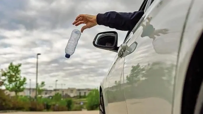 shtrafy-mysor-italia-2025 Штрафы за выброс мусора из автомобиля в Италии Итальянская дорога, камера наблюдения фиксирует выброс мусора из машины новый закон 2025