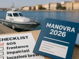 Патрульный катер у берега, рядом папка «Manovra 2026», чек-лист «SOS, 104, freelance, impatriati, locazioni brevi