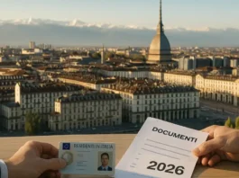 Пакт о миграции в ЕС внедрение в 2026. Италия, Турин Светлое редакционное фото: вид на Турин и контур карты ЕС, намёк на пограничный контроль и документы.