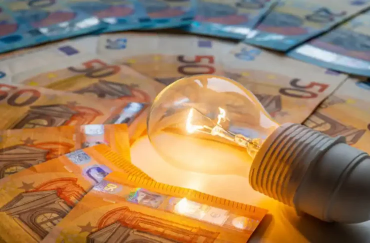 Bonus bollette 2026 Италия скидки до 1.226 евро семья в Италии получает счета за свет и газ со скидкой