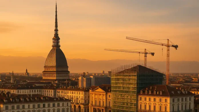 Новые люкс-отели в Турине карта проектов и сроки 2025–2028 Панорама центра Турина с силуэтом Mole Antonelliana и строительными кранами визуальный образ обновления гостиничного рынка