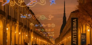 События в Турине в ноябре 2025: арт-неделя, Luci d’Artista, C2C и Nitto ATP Finals События в Турине в ноябре 2025 Artissima, Luci d’Artista, ATP Finals Ночной Турин с огнями Luci d’Artista, на заднем плане Mole Antonelliana, внизу подписи главных событий месяца