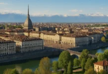 Турин Пьемонт Италия: путеводитель по столице региона для туристов Панорама Турина и Альп — вид на город и горы в регионе Пьемонт Италия реалистичная панорама Турина с видом на исторический центр, реку По и заснеженные вершины Альп на горизонте. Съёмка при мягком дневном свете, ясно видны Моле Антонеллиана, зелёные парки и плотная городская застройка