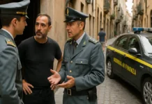 Финансовая гвардия Италии (Guardia di Finanza): кто это и когда они могут постучать к вам Патруль финансовой гвардии Италии возле служебного автомобиля Описание изображения: Офицеры Guardia di Finanza общаются с предпринимателем на улице итальянского города, служебный автомобиль стоит рядом.