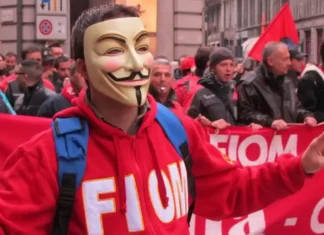 Забастовка Alenia Aeronautica в Турине 27 октября 2011: почему рабочие вышли на улицы, фото и видео Забастовка рабочих авиационного завода в Турине, городская улица и колонна участников