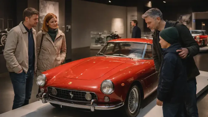 Национальный автомобильный музей в Турине MAUTO - экспозиция и посетители в зале MAUTO