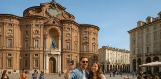 Дворец Кариньяно в Турине: история королей, волнистый фасад и музей Рисорджименто Палаццо Кариньяно в Турине – барочный дворец с волнистым фасадом на площади Кариньяно Широкий вид на дворца Кариньяно в центре Турина барочный фасад из красного кирпича с волнистой линией стен, люди гуляют по площади Кариньяно в солнечный день