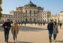 Охотничий замок Ступиниджи под Турином: полный гид по дворцу Савойской династии Охотничий замок Ступиниджи под Турином – вид на фасад и площадь перед дворцом