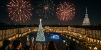 Новый год в Турине — где праздновать, традиции города и архив 2012–2026 Новый год в Турине - огни на площади и фейерверк над рекой По Описание: Ночная панорама Турина в новогоднюю ночь: главная площадь с елкой и сценой, огни домов, фейерверк над рекой По и люди, встречающие праздник