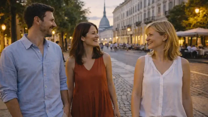 turin-v-iune Турин в июне. На переднем плане 2-3 человека 25-45 лет европейской славянской внешности