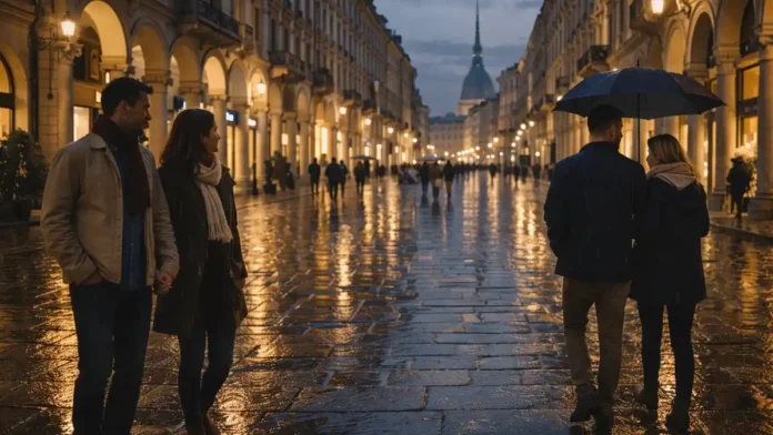 Турин в ноябре - вечерний центр с огнями и уютной атмосферой Ноябрьский Турин вечером: мягкий свет витрин, уличные огни, люди в лёгких куртках, ощущение уютного города без туристической суеты.