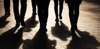 🚨 «Три мафии в одной кассе»: в Италии суд поставил точку на первом этапе дела «Hydra» Суд в Милане по делу «Hydra» и новости Италии 2026 иллюстрация к новости о суде по делу «Hydra» в Милане: сдержанная атмосфера, без логотипов и текста