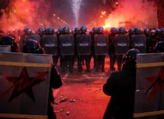 Турин: 50 тысяч на марше за Askatasuna и вечер, который закончился уличными боями Турин: столкновения после марша за Askatasuna, вечер на Corso Regina Margherita и в Vanchiglia