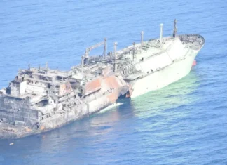 Российский газовоз дрейфует между Лампедузой, Линозой и Мальтой: почему история Arctic Metagaz стала проблемой для Италии Повреждённый газовоз Arctic Metagaz в Сицилийском канале между Мальтой и Лампедузой