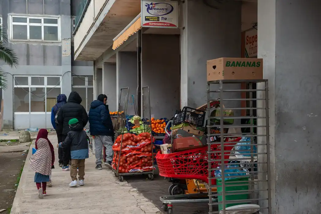 Вертикальное гетто в Италии: история Hotel House в области Марке