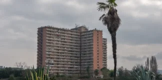 Hotel House в Порто-Реканати: как бывший дом у моря превратился в «вертикальное гетто» Италии Hotel House в Италии: почему жилой комплекс в Марке стал символом запущенности