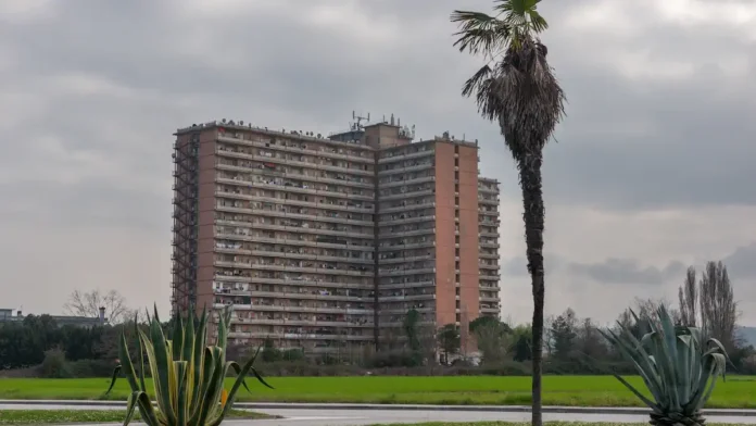 Hotel House в Италии: почему жилой комплекс в Марке стал символом запущенности